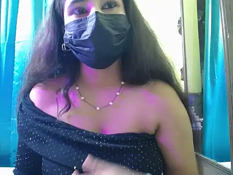 -Queenie online show from June 16, 7:59 pm