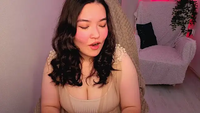 MomoRins online show from May 1, 9:29 pm