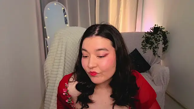 MomoRins online show from May 5, 10:13 pm