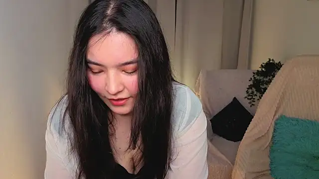 MomoRins online show from May 8, 10:33 pm