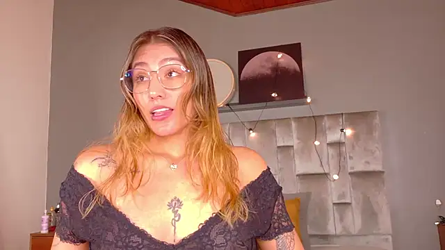 LiaaMoretti   online show from July 10, 7:42 am