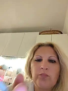Divineblond online show from June 1, 7:37 pm
