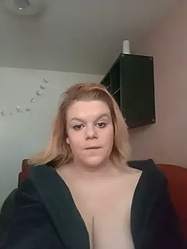 Maryquenn online show from May 20, 8:00 am