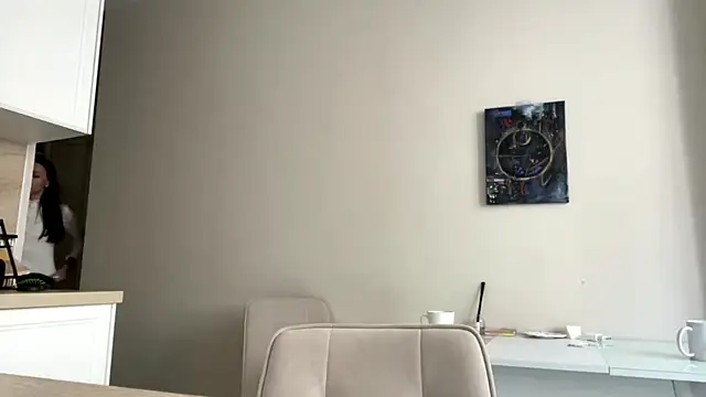 LiaVee online show from April 23, 1:13 pm