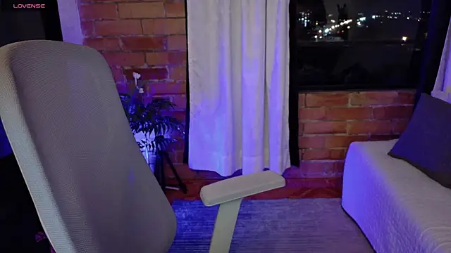 MissBronte online show from June 25, 2:55 am
