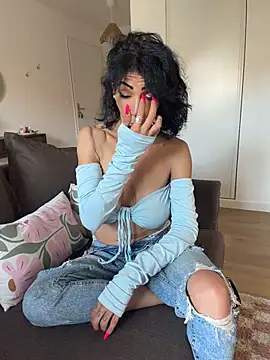 Yasmiinee online show from May 22, 5:44 pm