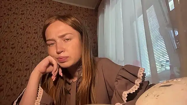 Chloooee online show from July 29, 9:20 am