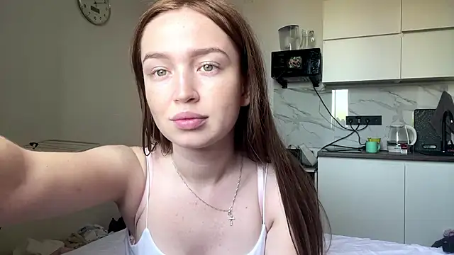 Chloooee online show from July 18, 8:17 am