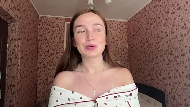 Chloooee online show from August 2, 7:55 am