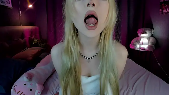 Ammelia Backerr online show from May 14, 1:44 am