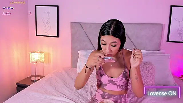 Emiilyh  online show from June 9, 8:19 pm