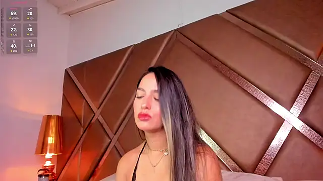 scarlethcollins  online show from May 6, 11:58 am