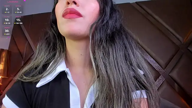 scarlethcollins  online show from August 2, 12:41 pm