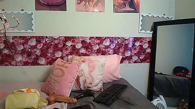 EnchantingLisa online show from June 13, 6:11 am