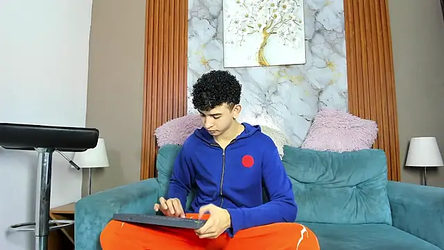 LOVE GUYS1 online show from May 6, 2:10 pm