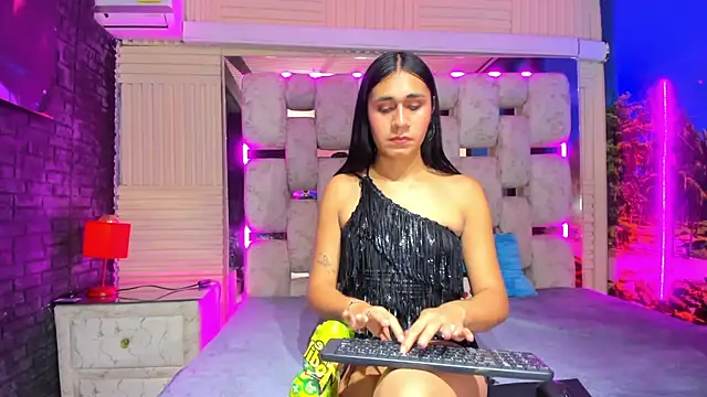 MahiaraHot online show from May 9, 1:46 pm