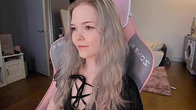 fairy cassie online show from June 18, 6:24 pm