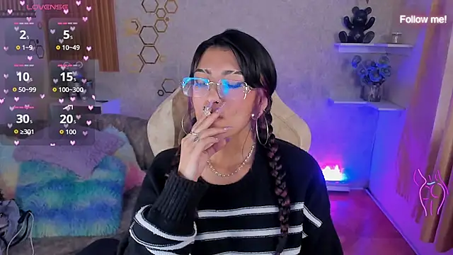 mia smoke  online show from May 30, 3:53 pm