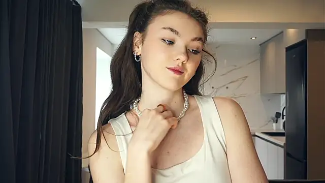 VickiPraml online show from May 12, 11:17 am
