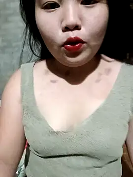 Lily Henry online show from May 20, 1:52 pm