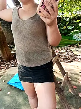 Lily Henry online show from June 27, 9:32 am