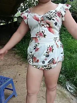 Lily Henry online show from July 6, 11:18 pm