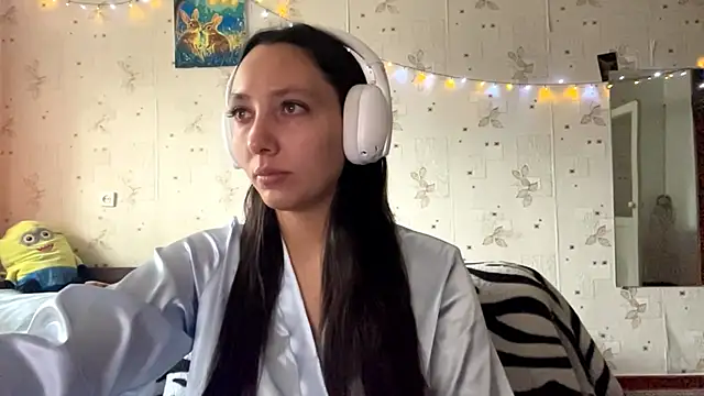 SheeringGape online show from June 1, 1:40 am