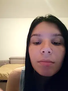 EMILLYREED11 online show from May 6, 5:39 pm