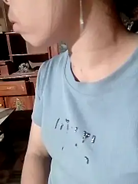 daisyy2 online show from May 23, 1:42 pm
