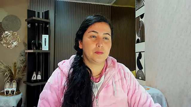 BBWLuxuryMuse online show from May 12, 11:39 am