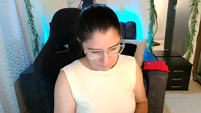 LUCYMILF SEXY online show from June 14, 11:32 am