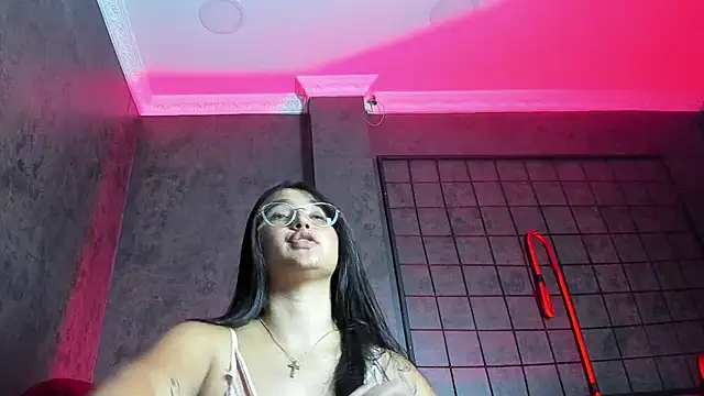 Janett Moore online show from May 11, 2:45 pm