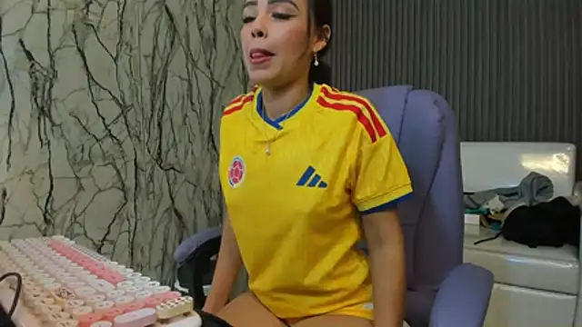 naomis 36 online show from June 17, 2:29 pm
