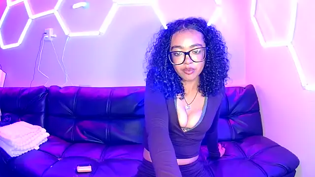 MommieMia online show from May 5, 4:59 am