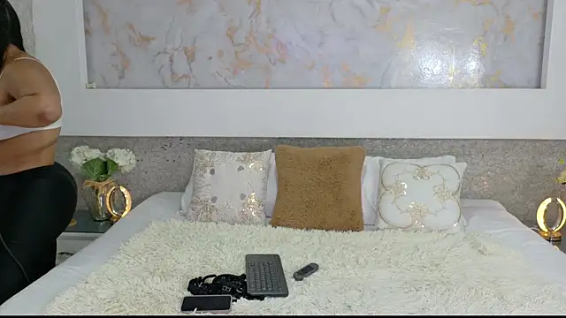 Snapshot of SelenaBella_ chatting on August 4, 2:56 pm SelenaBella online show from August 4, 2:56 pm