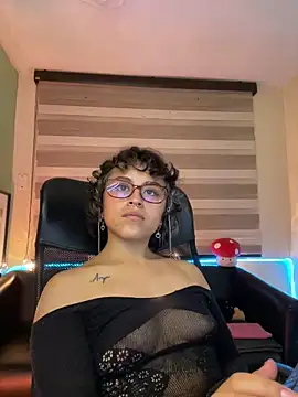 Lusiana   online show from June 13, 12:08 am
