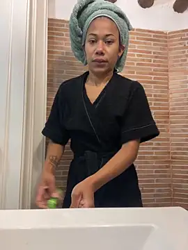 Nathaly0495 online show from May 18, 7:25 am