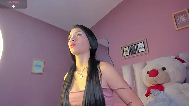 SamanthaHorney  online show from May 11, 8:39 pm