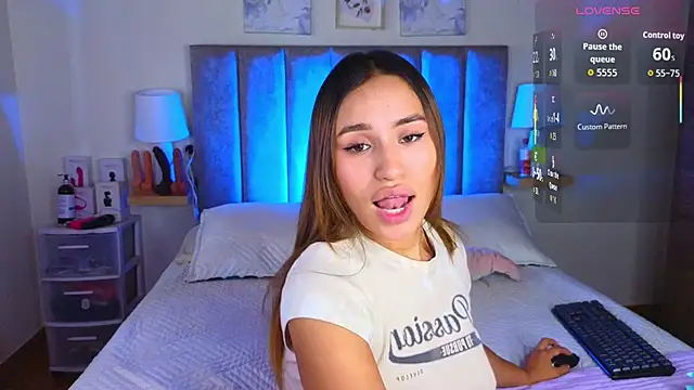 Victoria Hils online show from May 30, 4:37 pm
