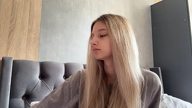 Tiffany Blom online show from May 16, 7:22 am