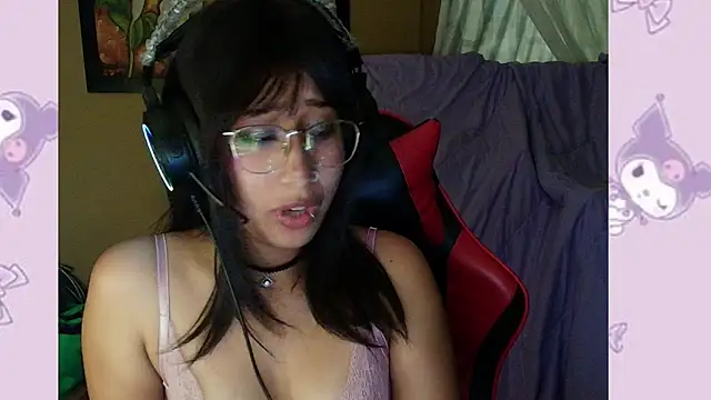 laritlover online show from June 20, 5:11 am