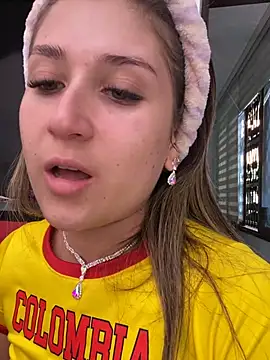 IsabelleMilan online show from June 27, 8:04 pm