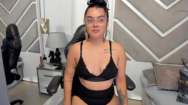 Perla Watson online show from May 28, 4:32 am