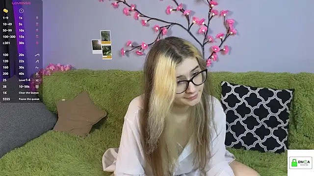 HellyCherry online show from June 7, 8:15 pm