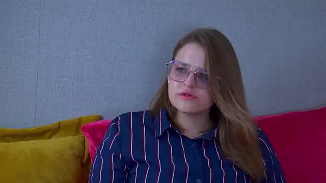 AlexaAvery online show from July 11, 6:35 am
