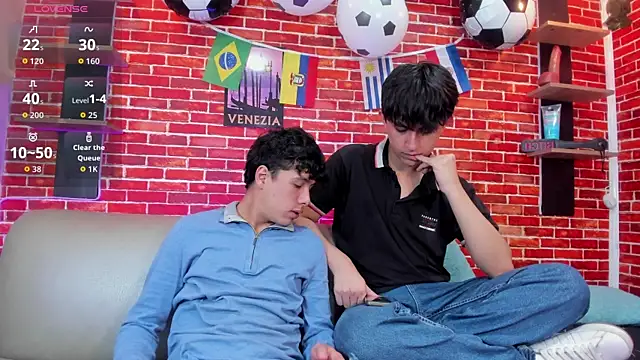 Hoot boyss  online show from June 22, 8:06 pm