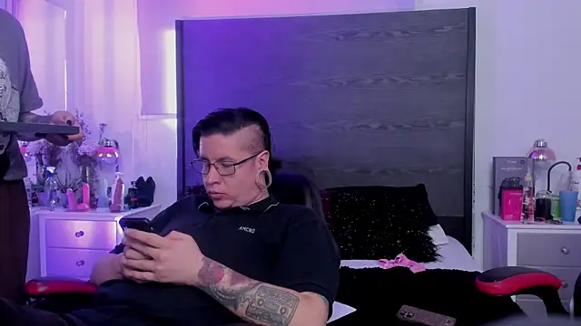 inkedsinners  online show from July 6, 2:44 pm