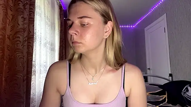 HoneysPiee online show from July 3, 9:37 am
