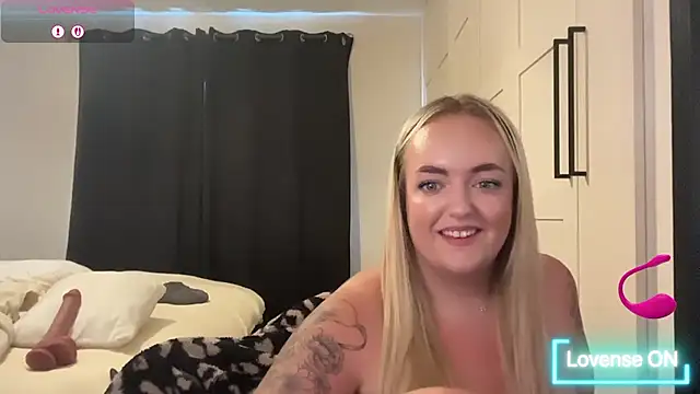 CurvyWetWife online show from May 30, 4:04 pm