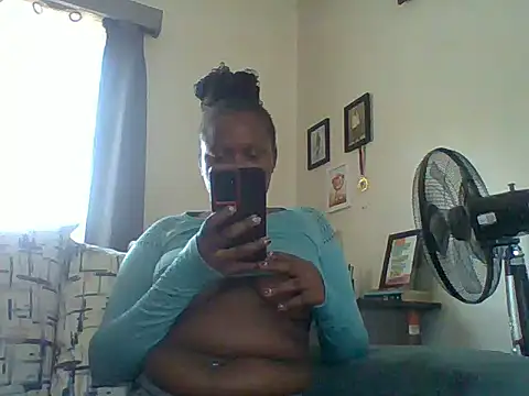 PinkyMonique online show from June 12, 6:21 am